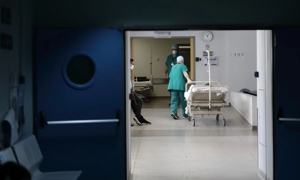 Πανδημία κορονοϊού: Μείωση της ενδονοσοκομειακής θνητότητας